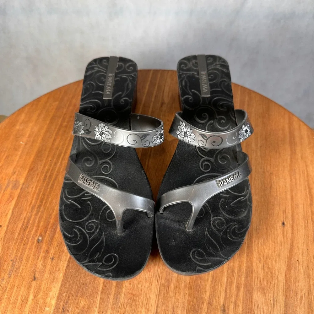 Ipanema Wedge Sandals Women Size 8 Black Silver Floral Platform Flip Flops Good